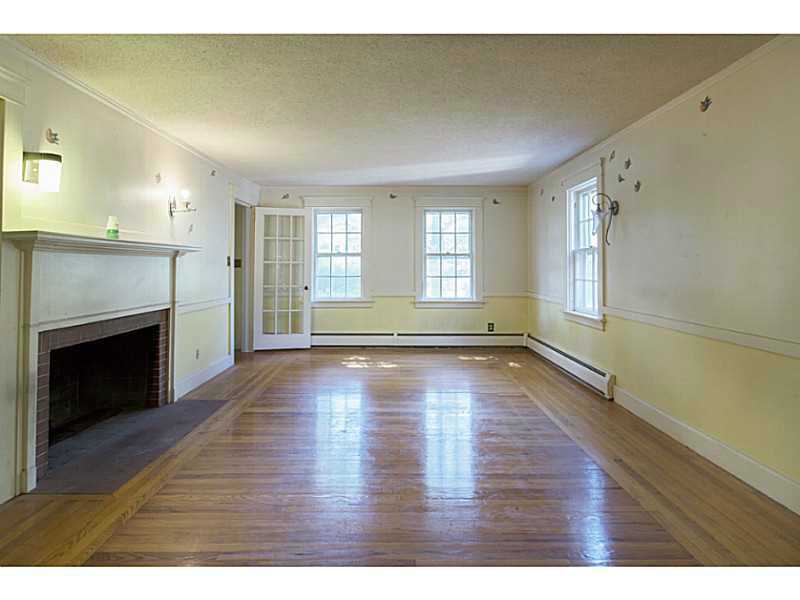 16 Linden Road Barrington, RI 02806 - Photo 6 of 25 Living Room.