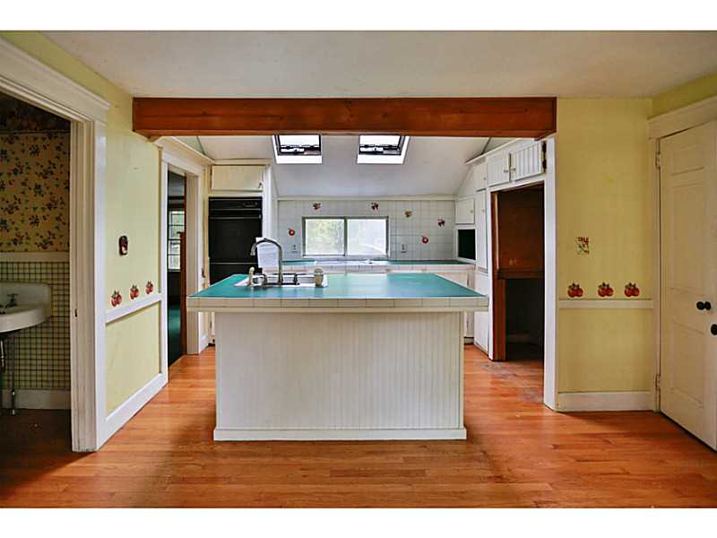 16 Linden Road Barrington, RI 02806 - Photo 9 of 25 Kitchen.