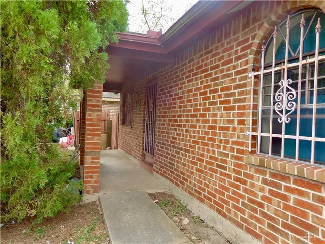 a view of a pathway both side of building