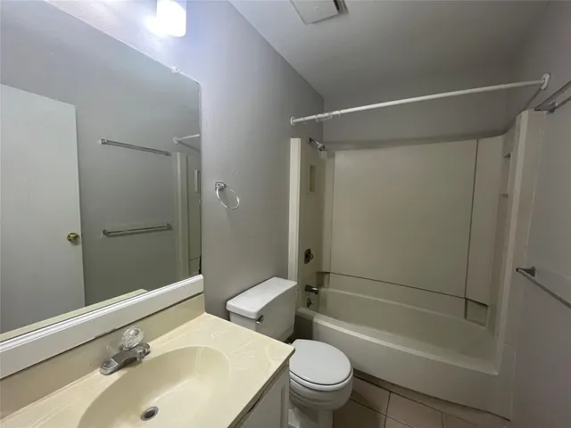 $1,975 | 65 Yewleaf Road, The Woodlands, TX 77381