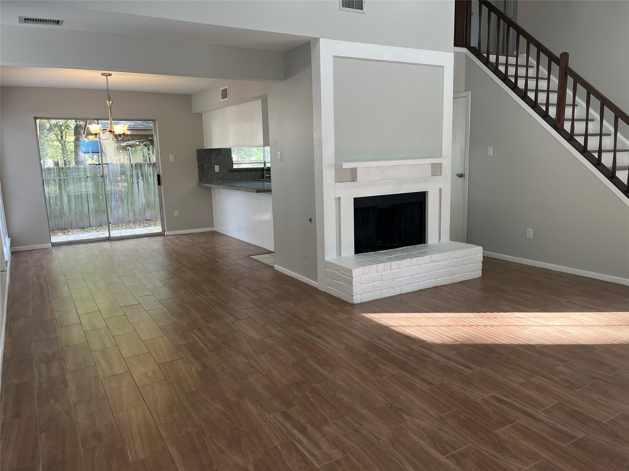 65 Yewleaf Road The Woodlands, TX 77381 - Photo 3 of 24