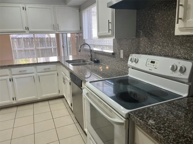 $1,975 | 65 Yewleaf Road, The Woodlands, TX 77381