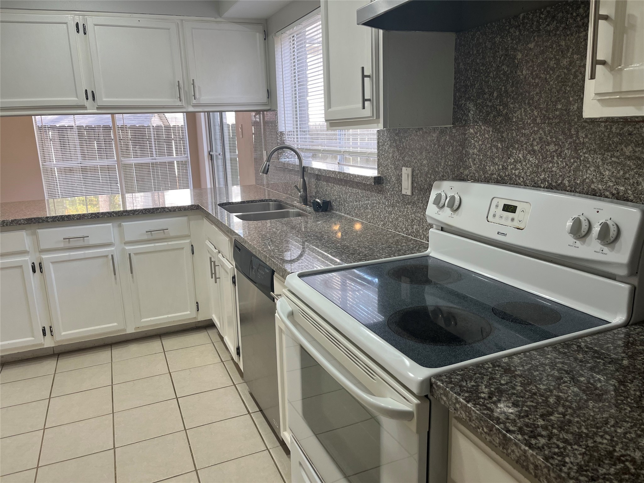 65 Yewleaf Road The Woodlands, TX 77381 - Photo 7 of 24