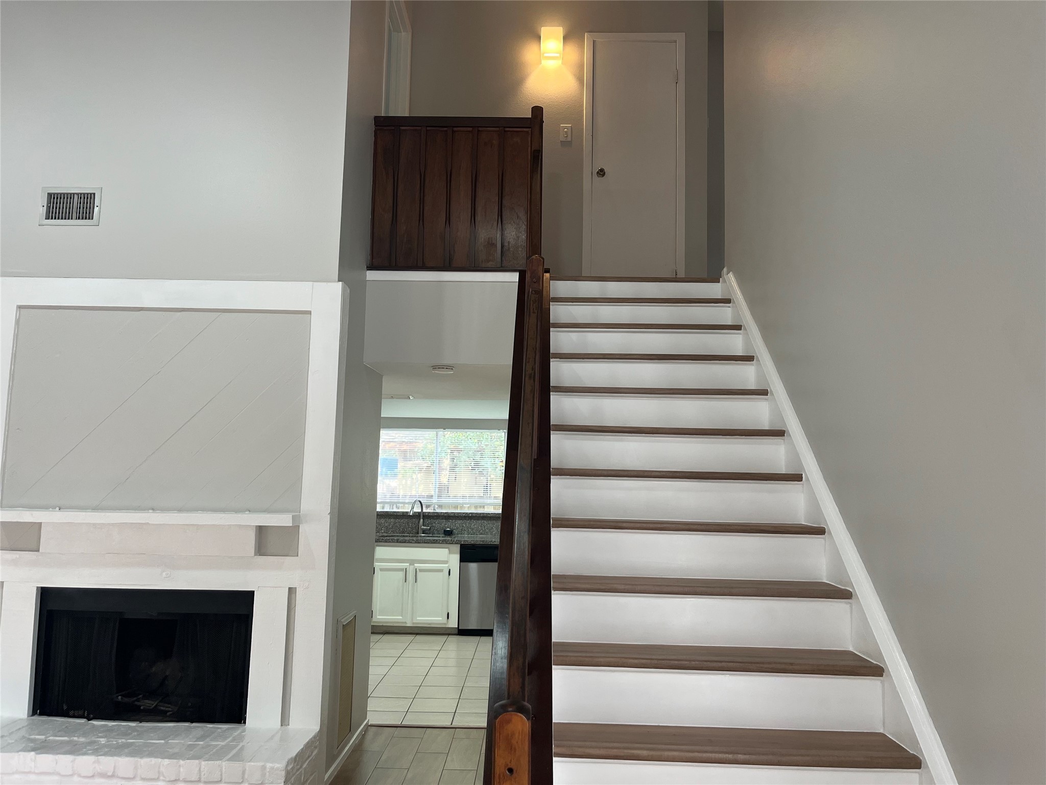 65 Yewleaf Road The Woodlands, TX 77381 - Photo 9 of 24