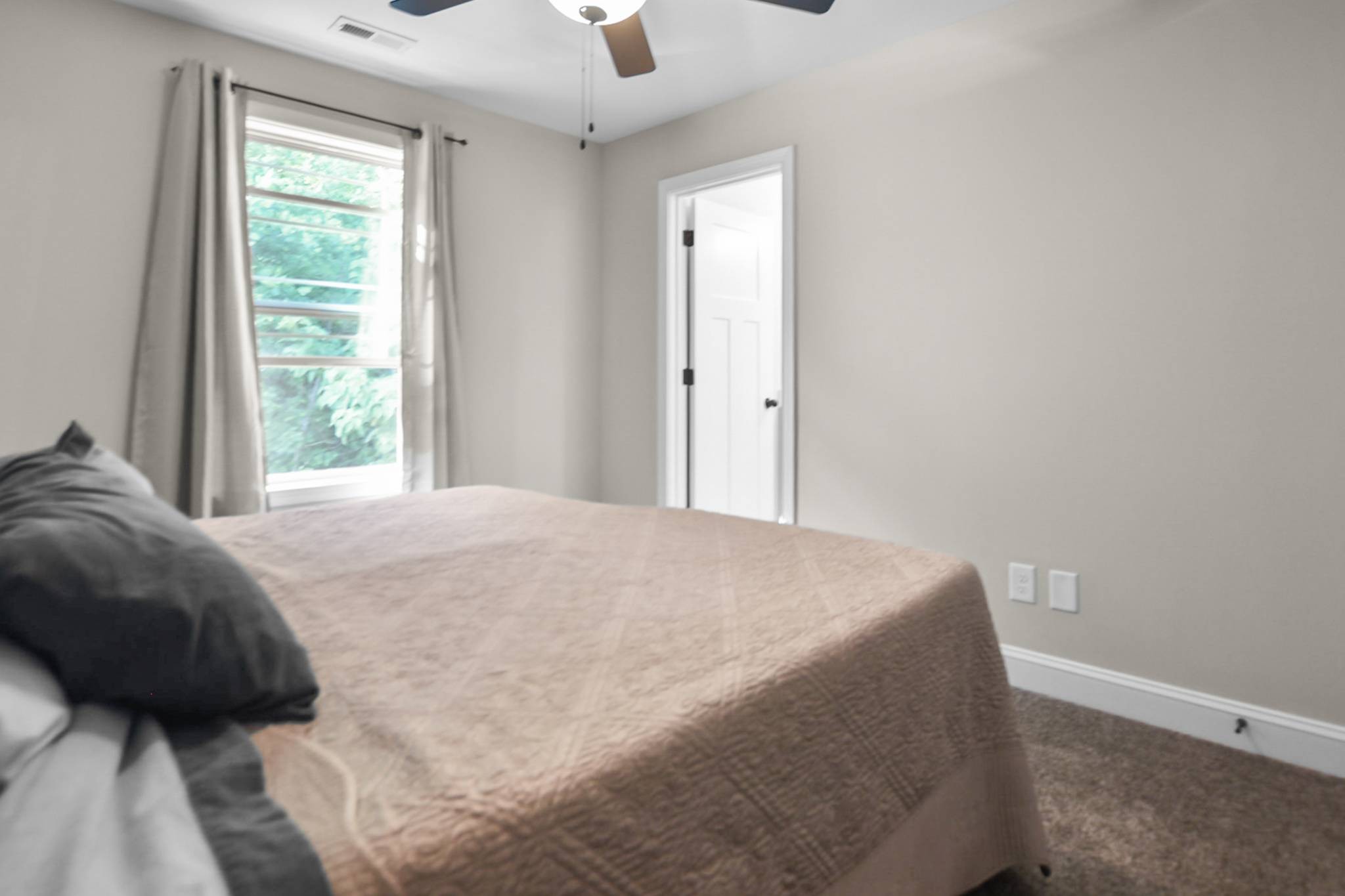 60 Cave Springs Road, Unit B Clarksville, TN 37042 - Photo 10 of 16 a bedroom with a bed and a window