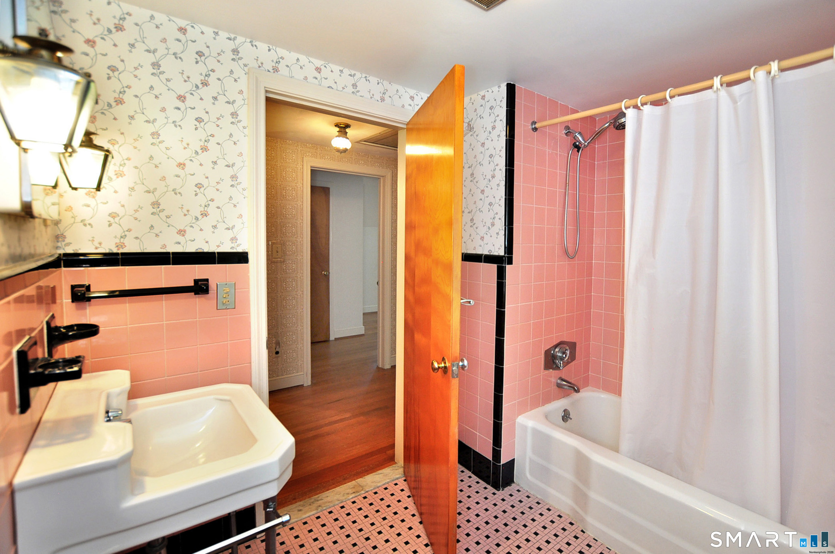 220 Arch Road Avon, CT 06001 - Photo 24 of 32