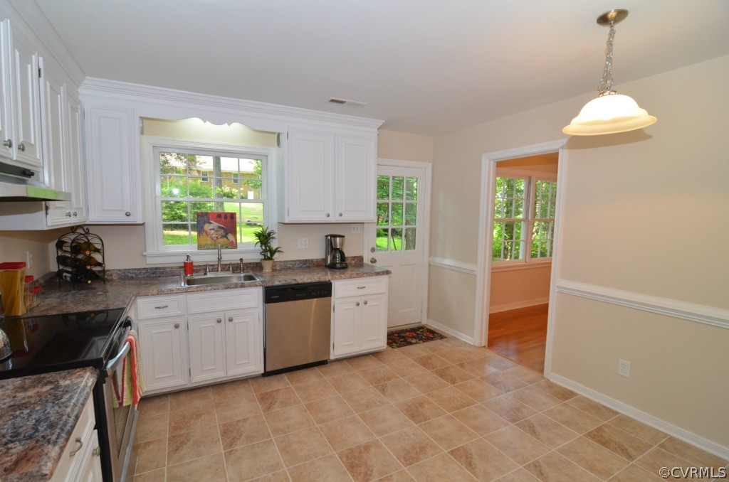 250 Philray Road North Chesterfield, VA 23236 - Photo 2 of 22 a kitchen with sink a window and appliances