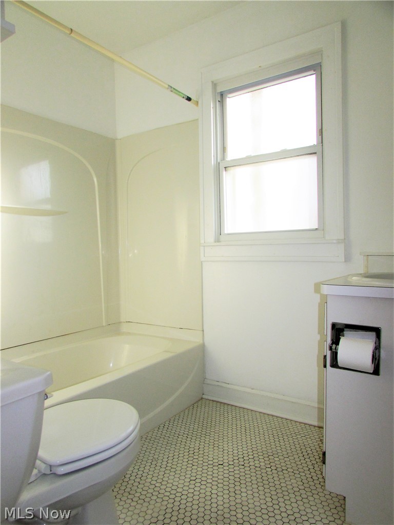 16403 West Park Road Cleveland, OH 44111 - Photo 23 of 34 Gallery Image 23
