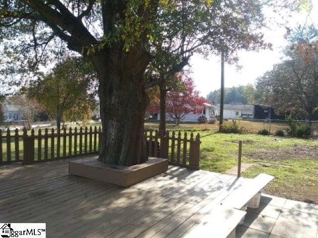 401 Taylor Road Greer, SC 29651 - Photo 3 of 20
