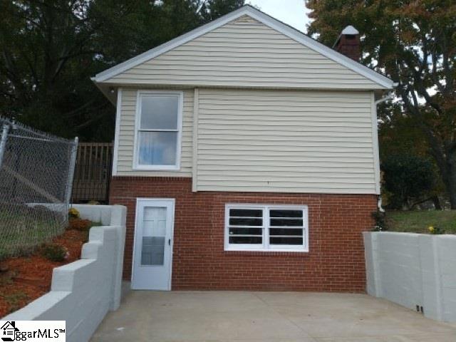 401 Taylor Road Greer, SC 29651 - Photo 5 of 20