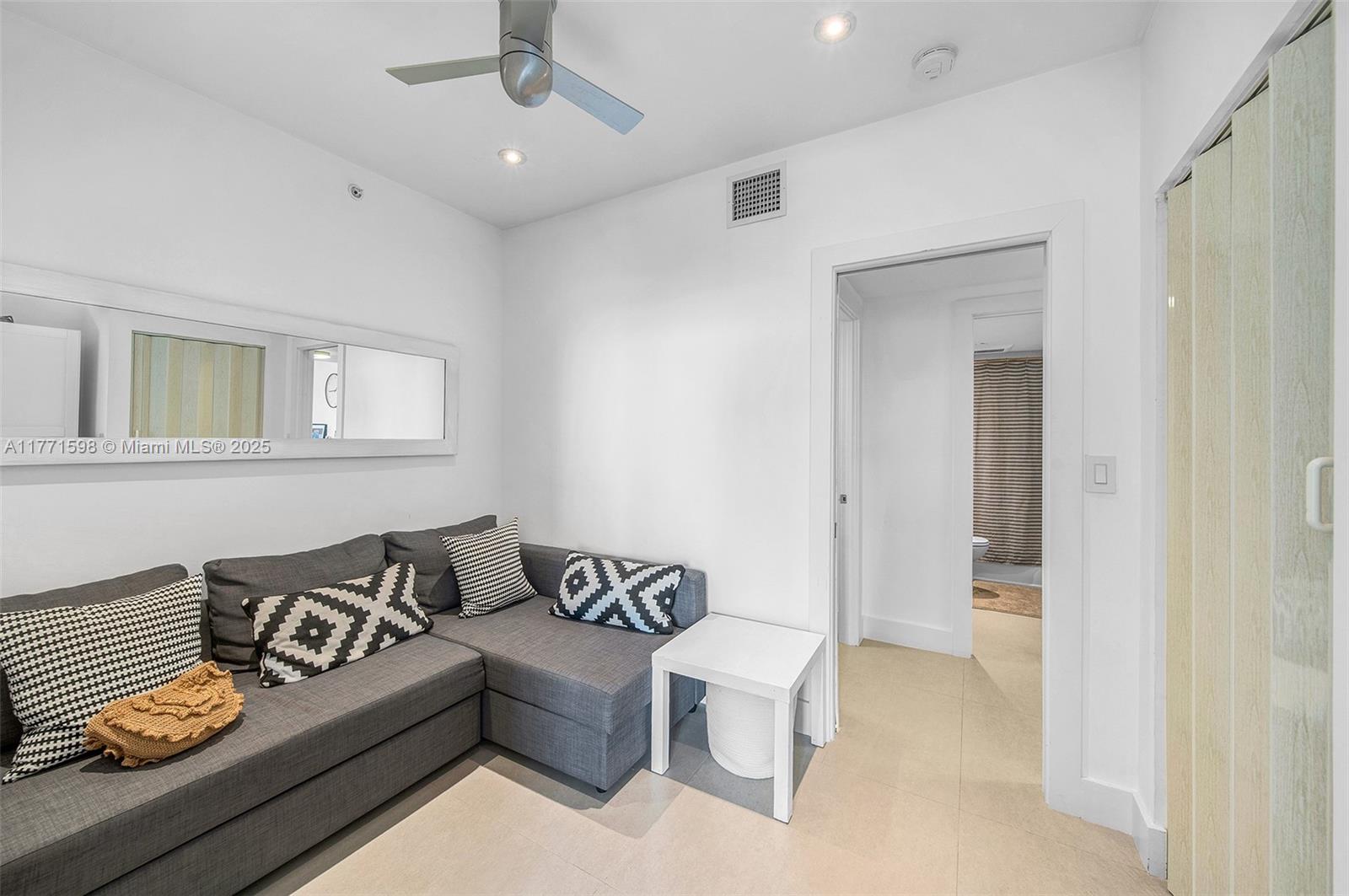 201 Crandon Boulevard, Unit 827 Key Biscayne, FL 33149 - Photo 27 of 49