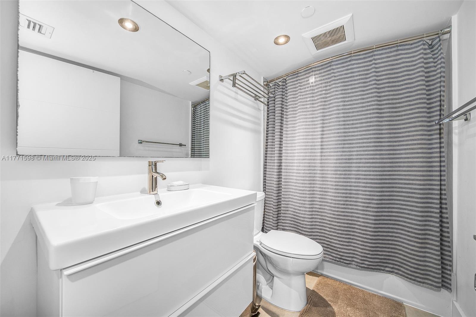 201 Crandon Boulevard, Unit 827 Key Biscayne, FL 33149 - Photo 31 of 49