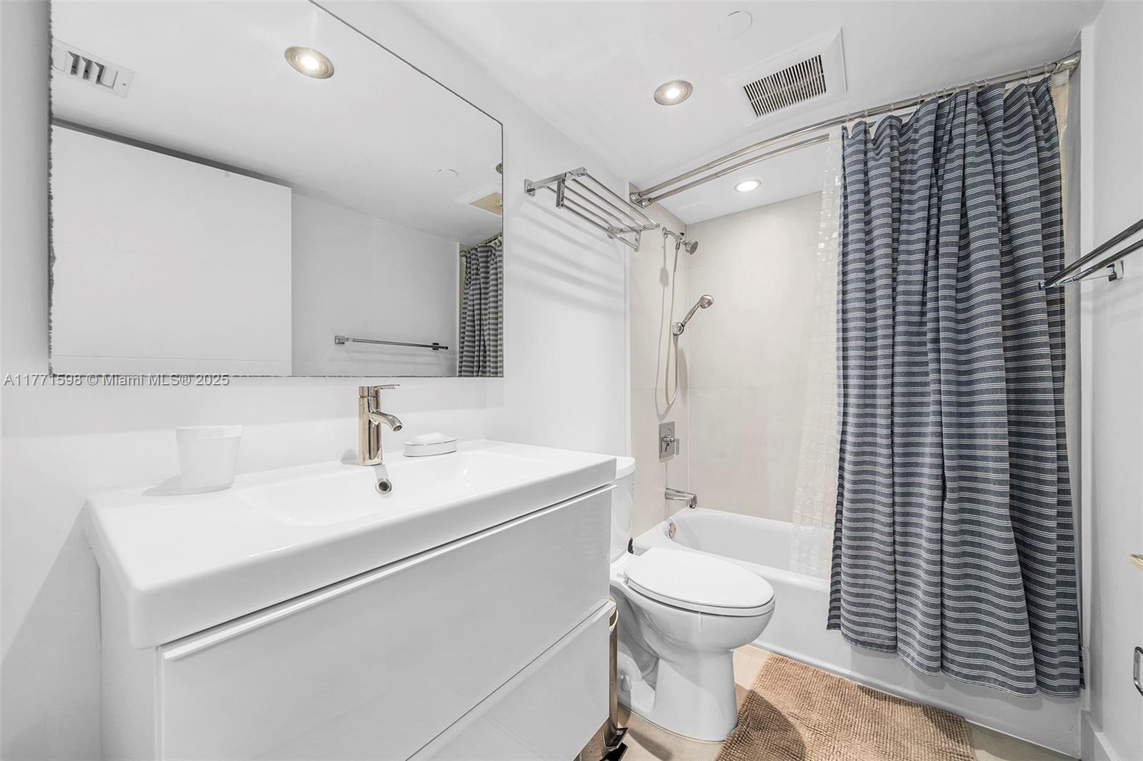 201 Crandon Boulevard, Unit 827 Key Biscayne, FL 33149 - Photo 32 of 49