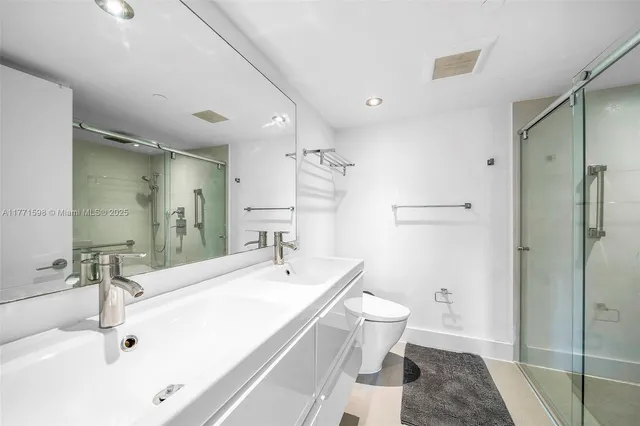 $6,850 | 201 Crandon Boulevard, Unit 827, Key Biscayne, FL 33149