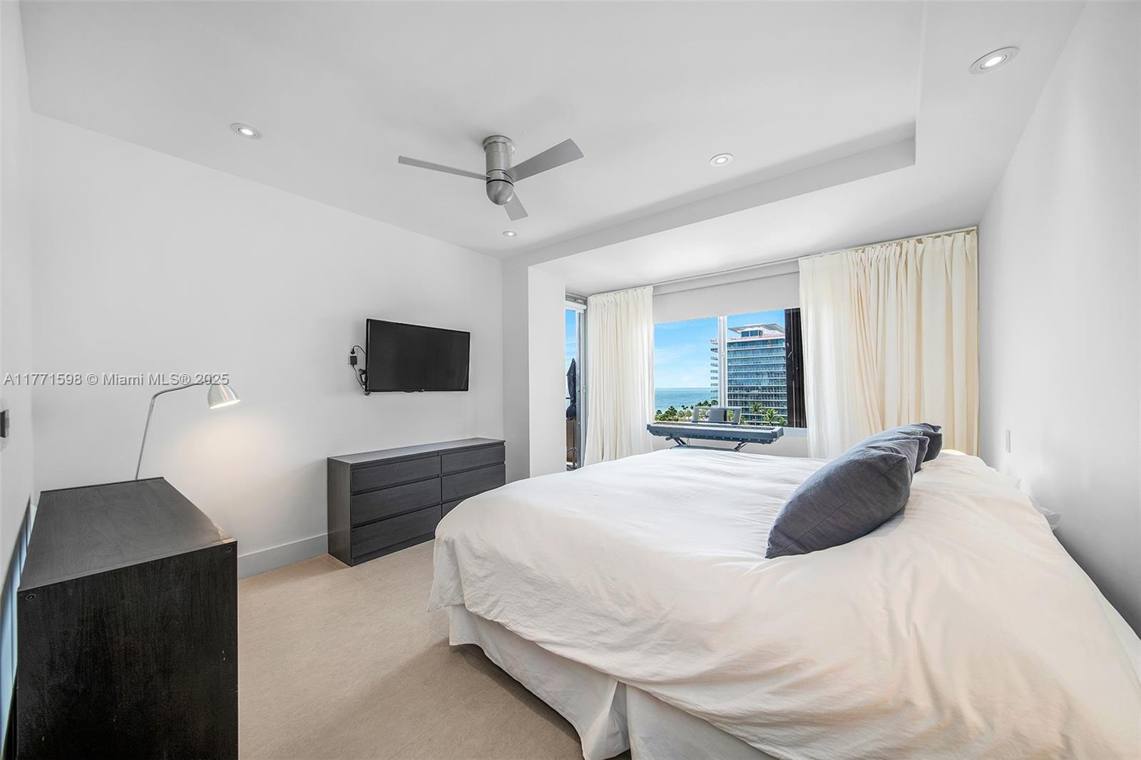 201 Crandon Boulevard, Unit 827 Key Biscayne, FL 33149 - Photo 40 of 49