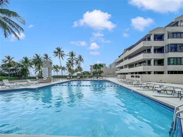 $6,850 | 201 Crandon Boulevard, Unit 827, Key Biscayne, FL 33149