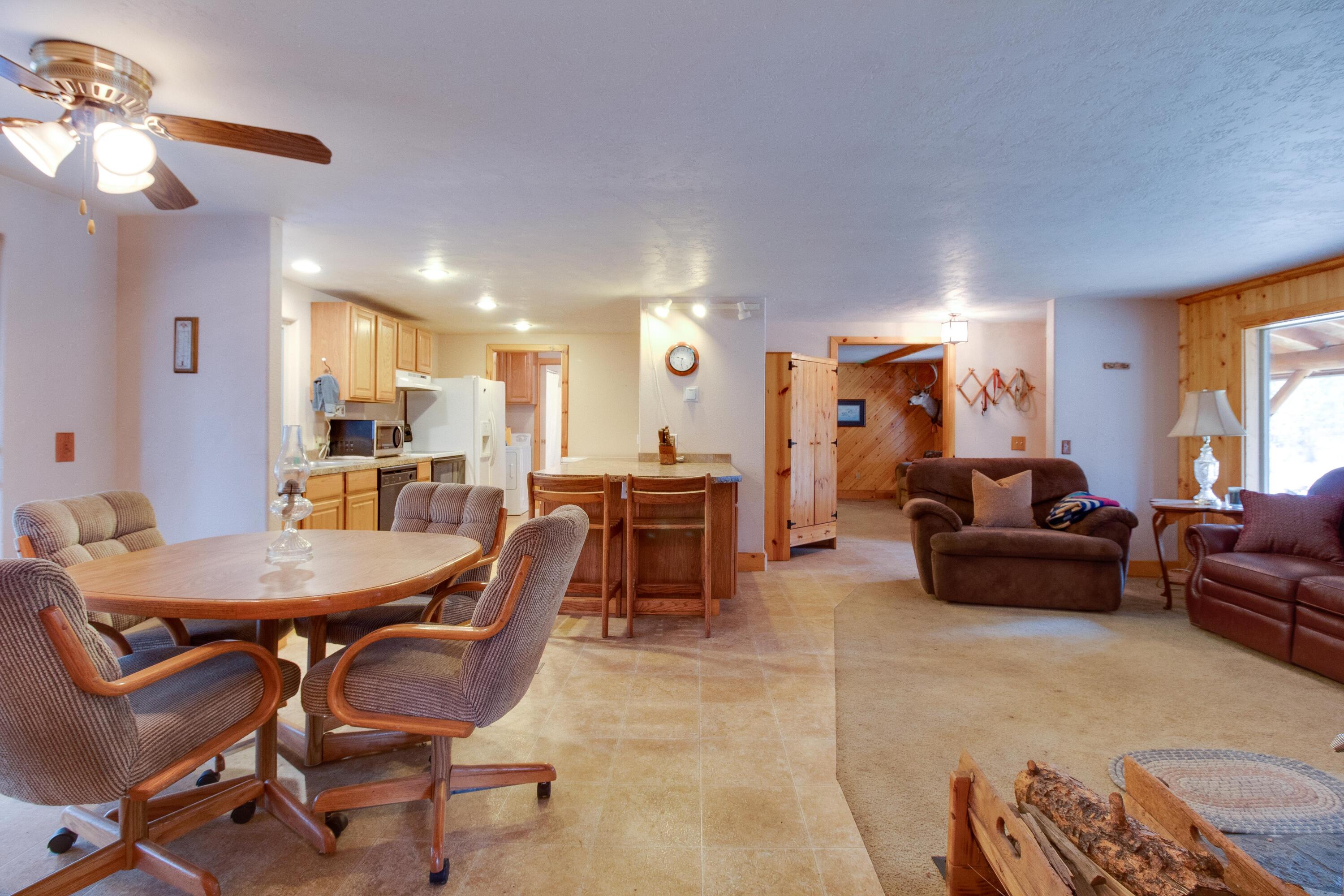 52645 Ranch Drive La Pine, OR 97739 - Photo 14 of 38 Dining/Kitchen