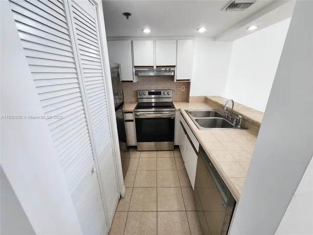 $349,000 | 540 Brickell Key Drive, Unit 1603, Miami, FL 33131