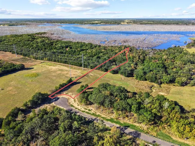 a view of a backyard of the house