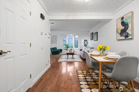 $450,000 | 1600 Way E Yeslelr Way East, Unit 102, Seattle, WA 98122