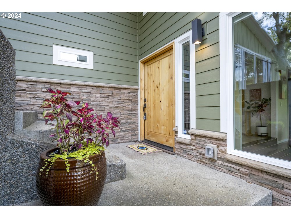 290 Southwest 14th Street Gresham, OR 97080 - Photo 3 of 46 Gallery Image 3