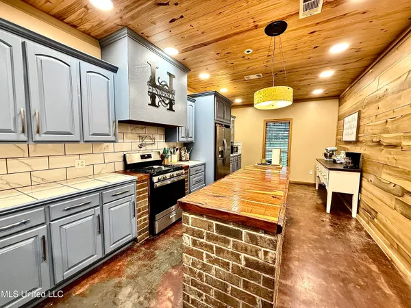 $385,000 | 263 J W Daniels Road, Oak Vale, MS 39656