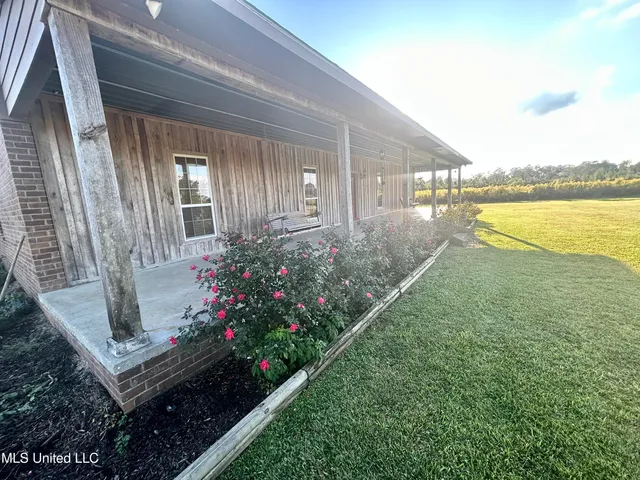 $385,000 | 263 J W Daniels Road, Oak Vale, MS 39656
