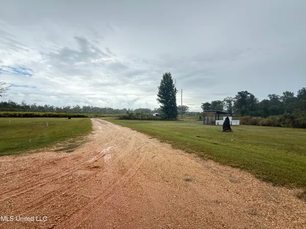$385,000 | 263 J W Daniels Road, Oak Vale, MS 39656