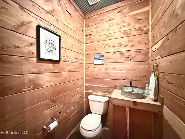 $385,000 | 263 J W Daniels Road, Oak Vale, MS 39656