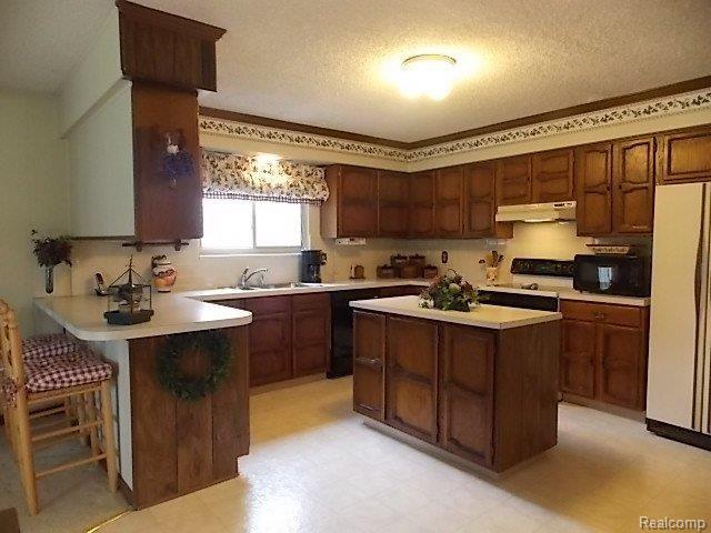 Spacious Kitchen