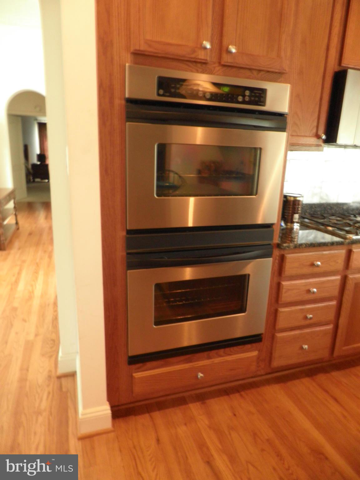 2662 Brook Valley Road Frederick, MD 21701 - Photo 11 of 26 Double oven for holidays