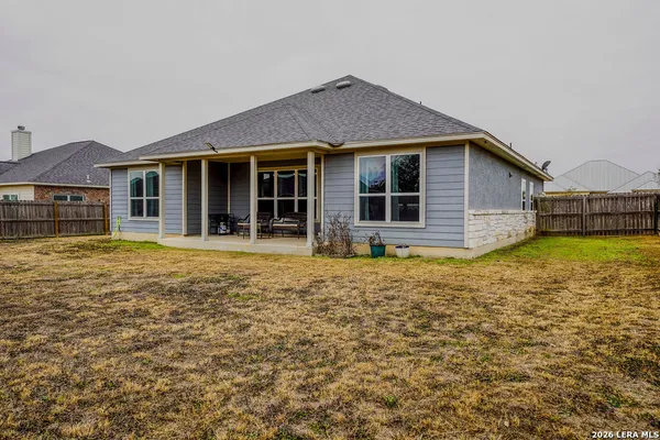 $398,000 | 104 Fairway Drive, Floresville, TX 78114