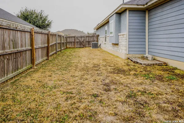 $398,000 | 104 Fairway Drive, Floresville, TX 78114