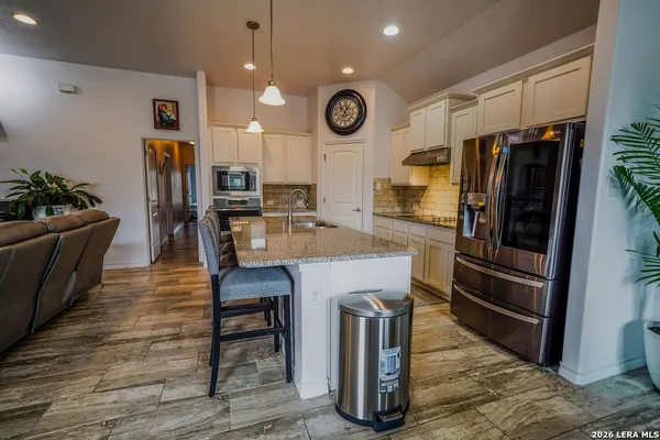 $398,000 | 104 Fairway Drive, Floresville, TX 78114