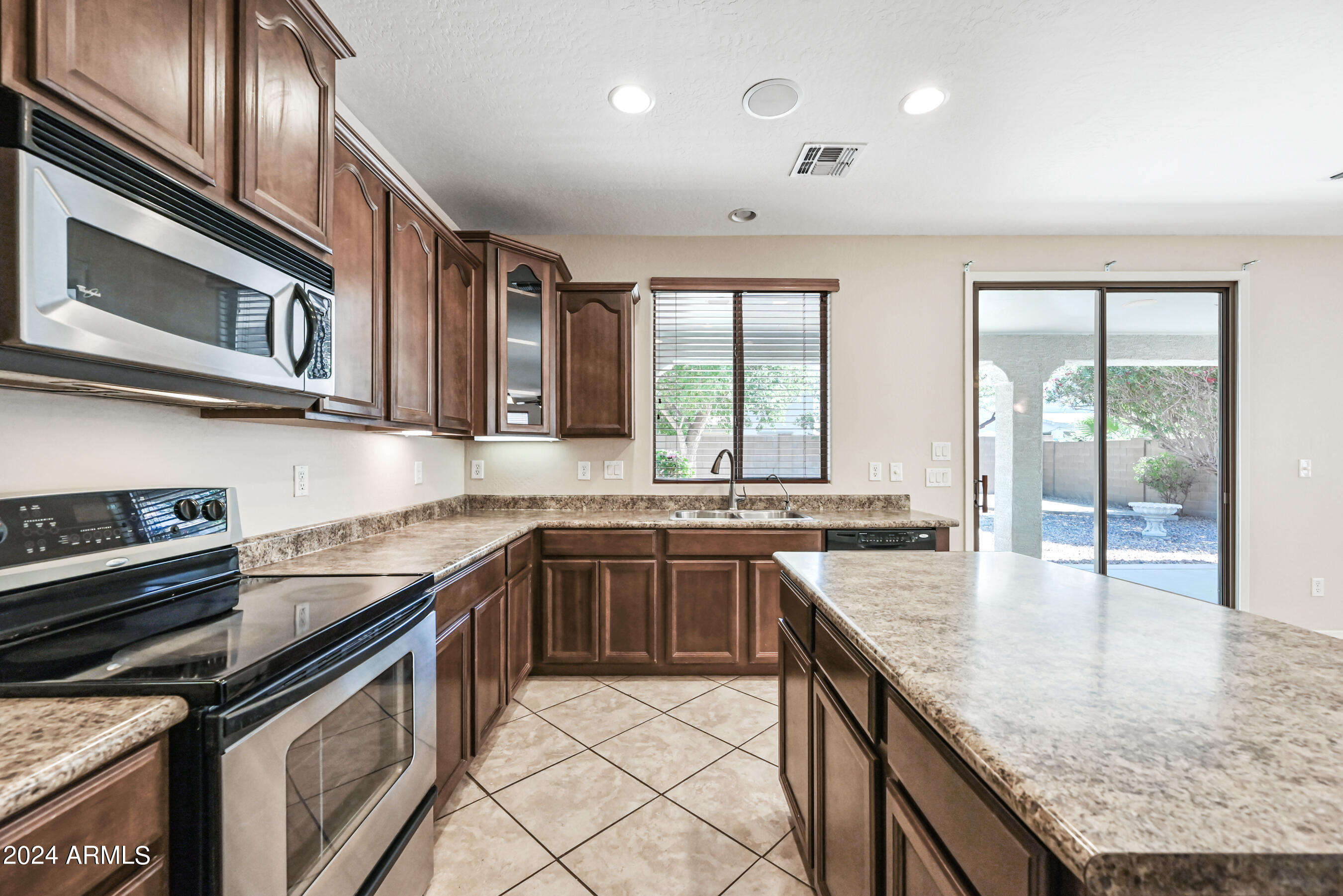 1543 East Nightingale Lane Gilbert, AZ 85298 - Photo 12 of 33 12-1543ENL-ocupix-Day2