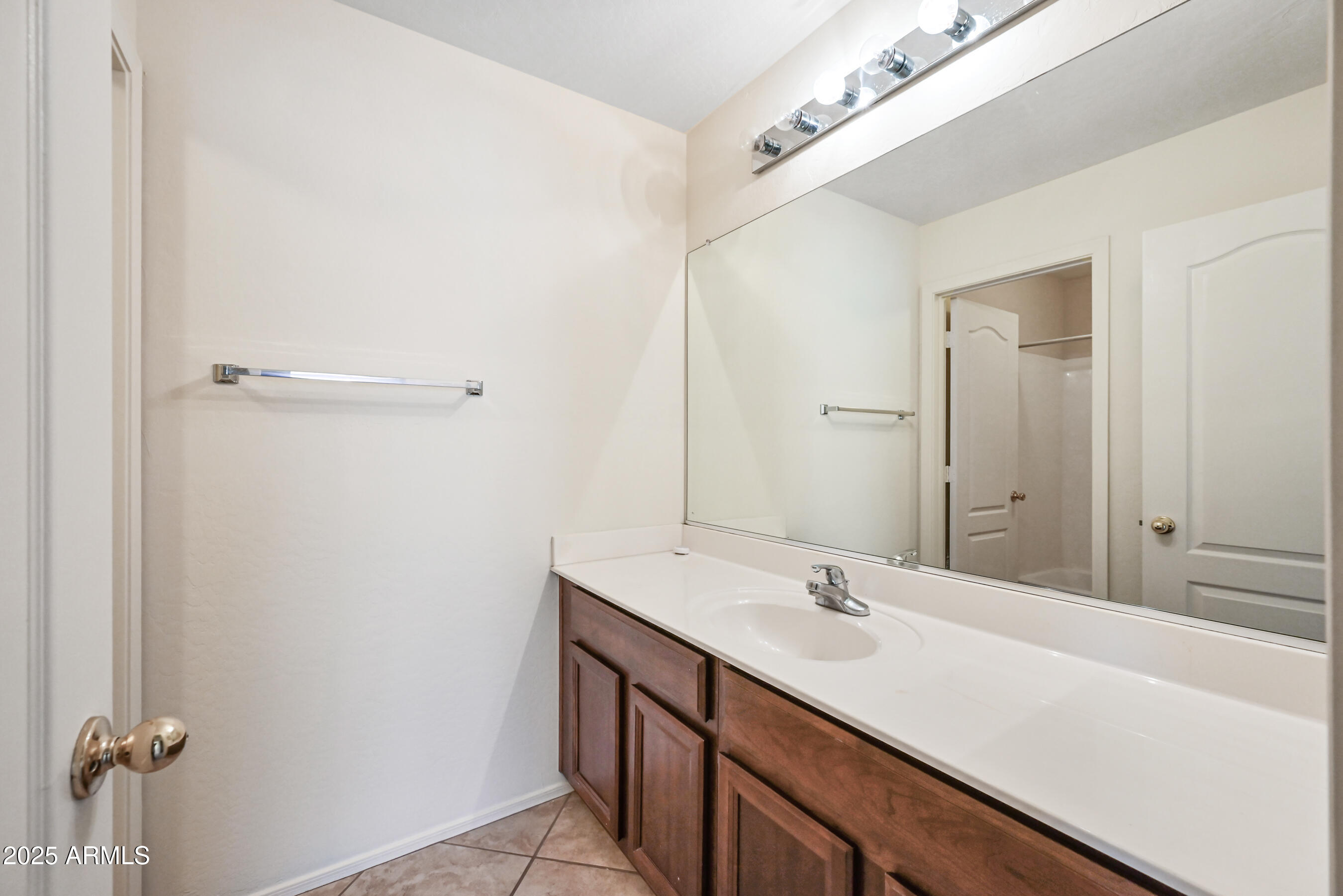 1543 East Nightingale Lane Gilbert, AZ 85298 - Photo 29 of 33 29-1543ENL-ocupix-Day2