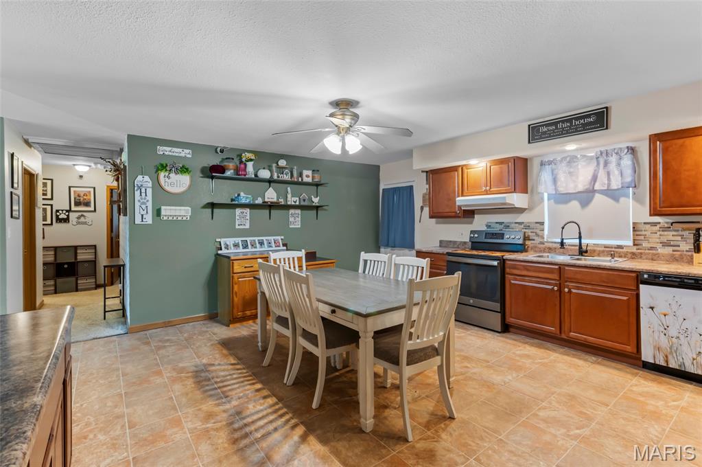 716 Springfield Road Gillespie, IL 62033 - Photo 8 of 33