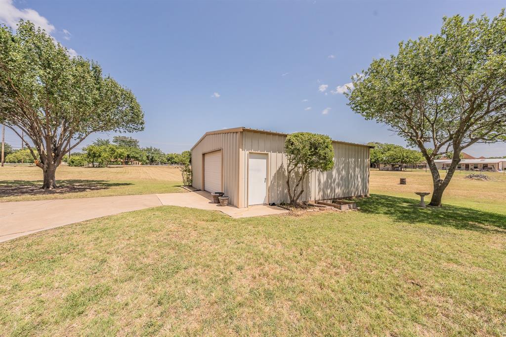 2305 Floyd Hampton Road Crowley, TX 76036 - Photo 32 of 40