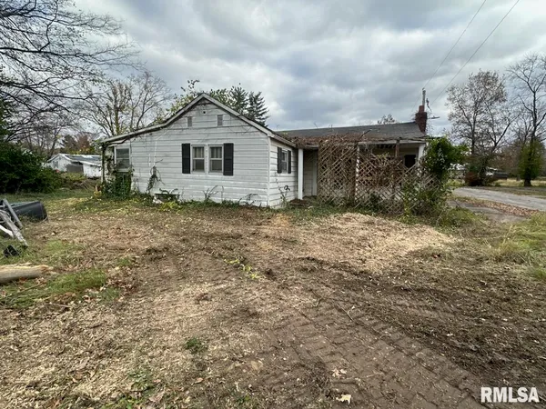a view of backyard of house