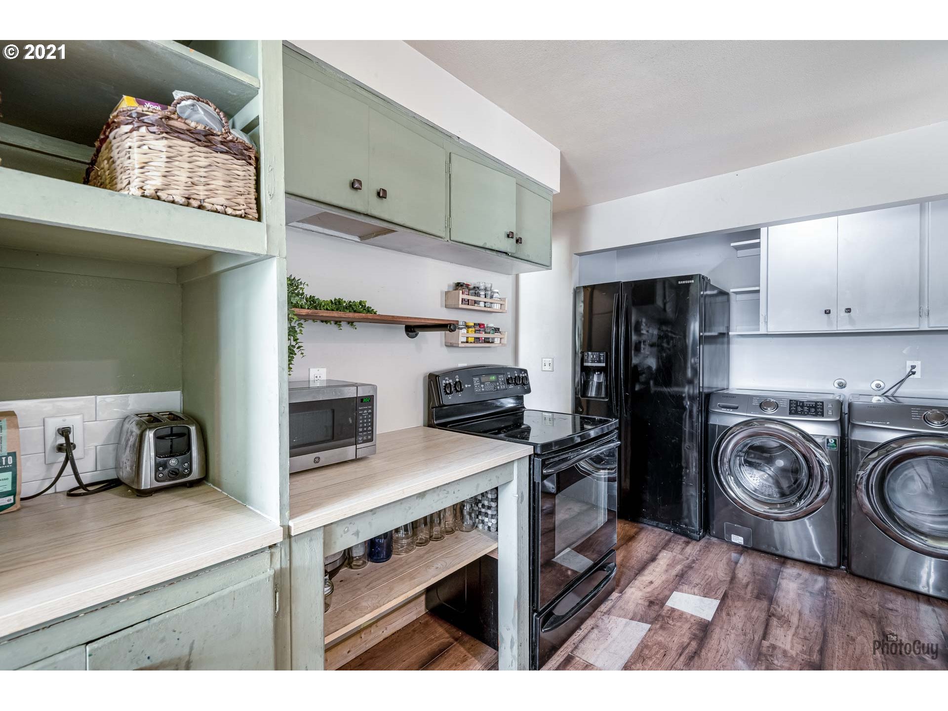 1872 I Street Springfield, OR 97477 - Photo 13 of 24 a kitchen with a refrigerator and a stove top oven