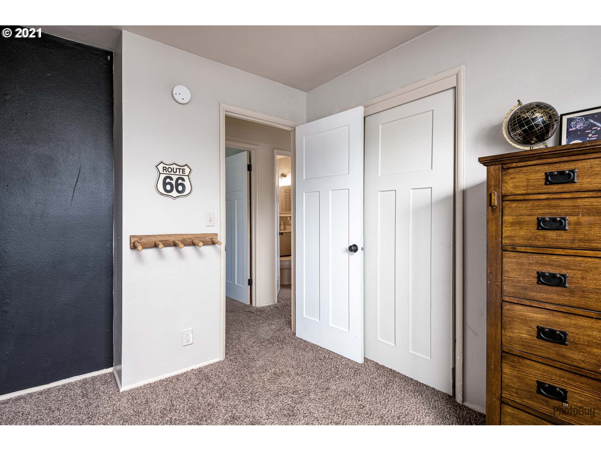 1872 I Street Springfield, OR 97477 - Photo 18 of 24 a view of a closet area