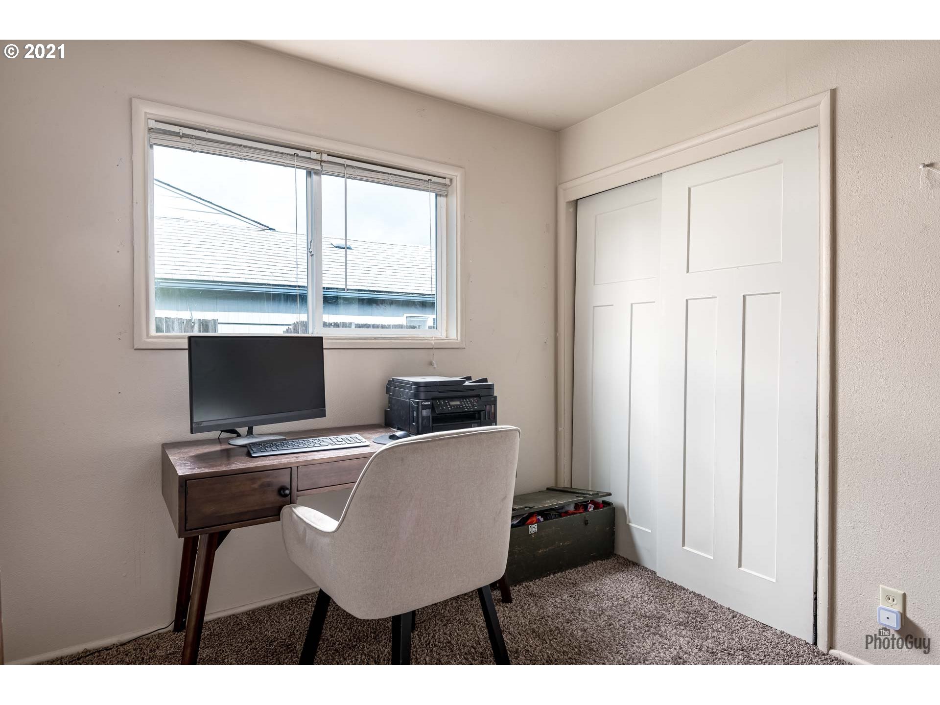 1872 I Street Springfield, OR 97477 - Photo 19 of 24 a kitchen with a table and chairs