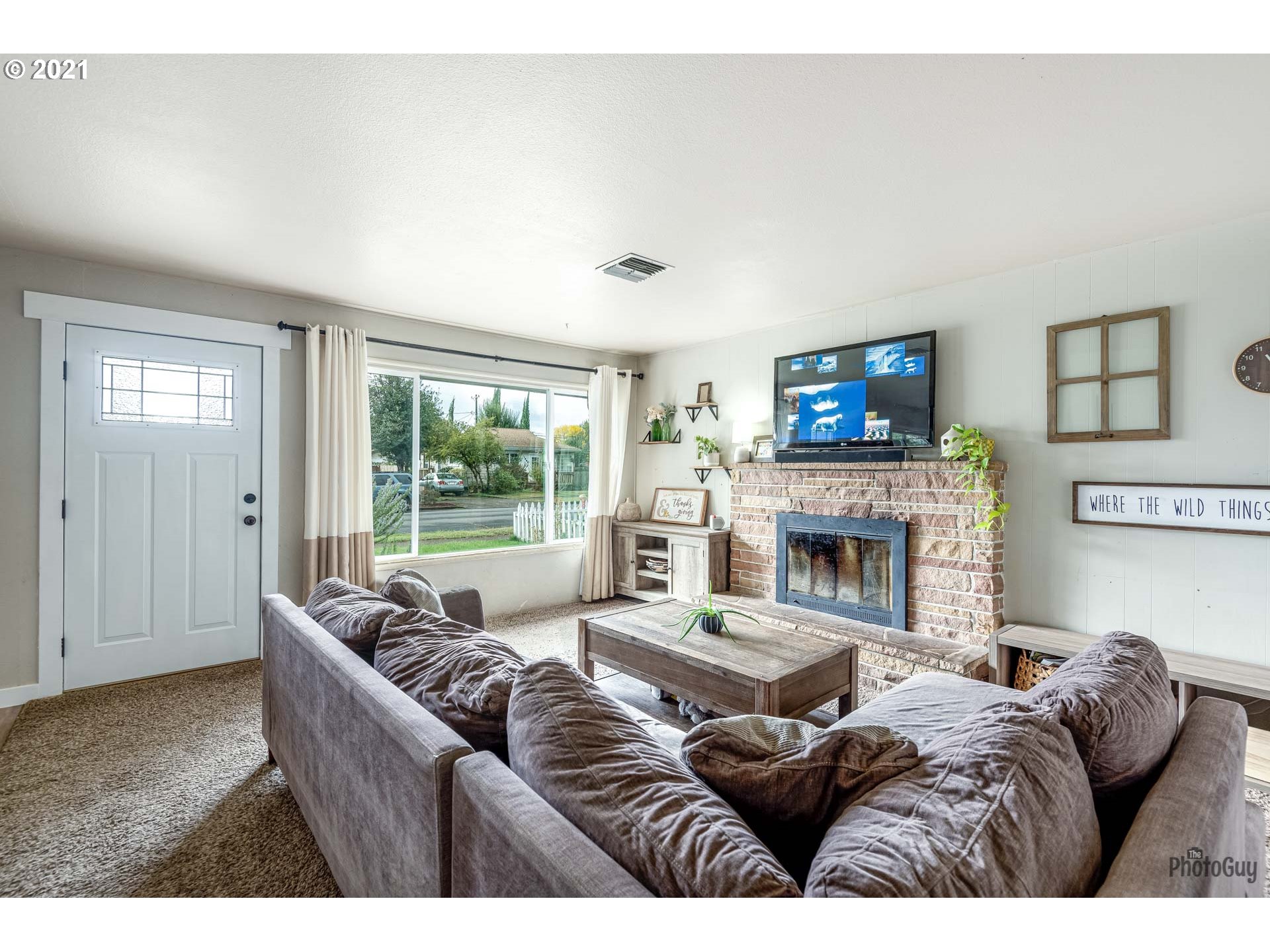 1872 I Street Springfield, OR 97477 - Photo 4 of 24 a living room with furniture a fireplace and a flat screen tv