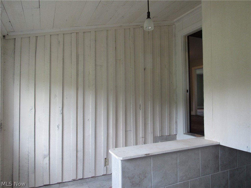 15510 Georgia Road Middlefield, OH 44062 - Photo 10 of 32