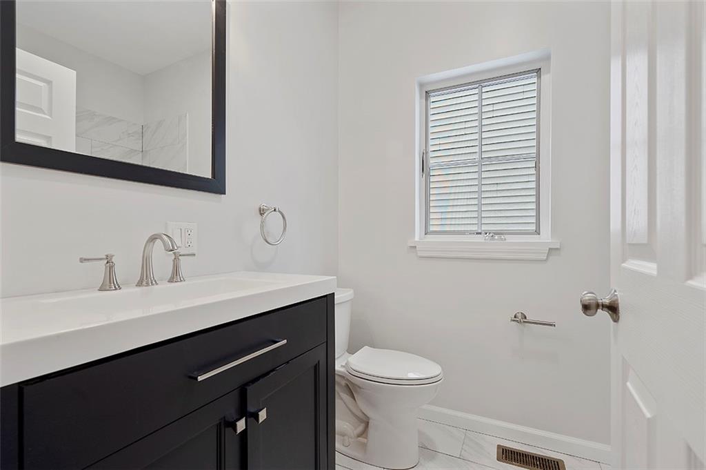 26 Jacksonia Street Pittsburgh, PA 15212 - Photo 7 of 25 Full bathroom on the first floor