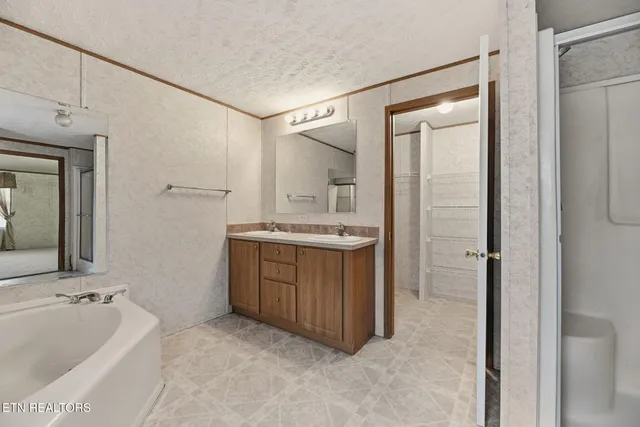 $400,000 | 357 Muncey Hollow Lane, Washburn, TN 37888