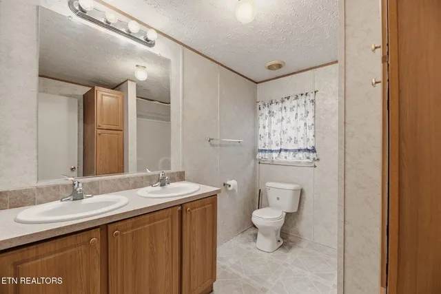 $400,000 | 357 Muncey Hollow Lane, Washburn, TN 37888