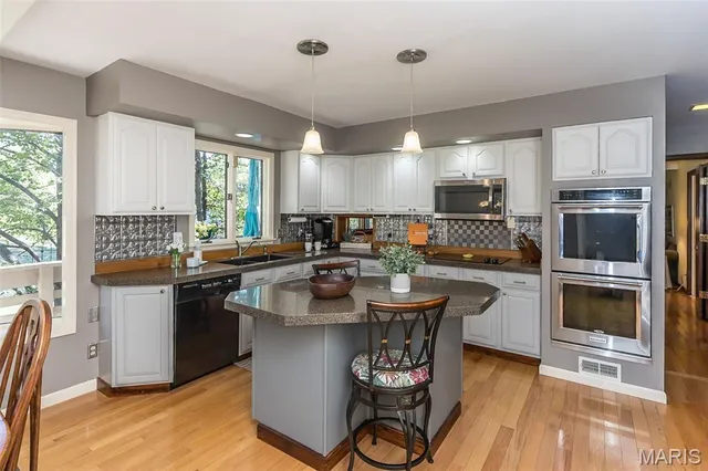 $615,000 | 1620 Chalmers Drive, Chesterfield, MO 63017