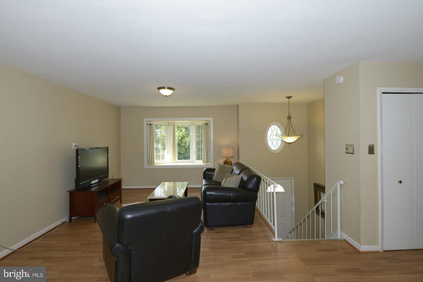 2223 Dairy Farm Road Gambrills, MD 21054 - Photo 4 of 24 Living Room