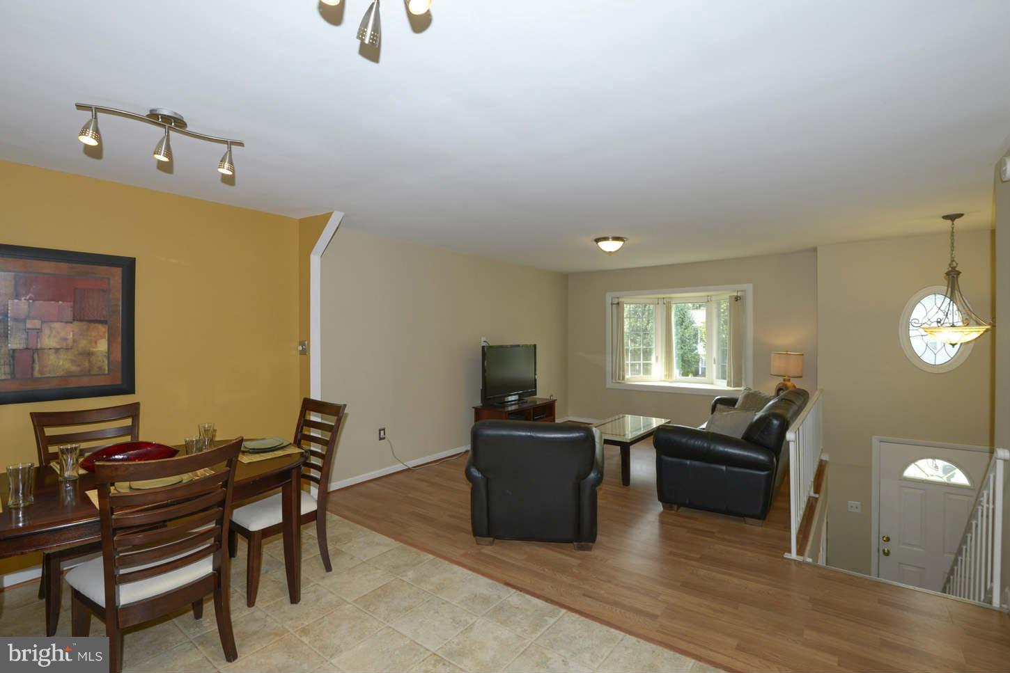 2223 Dairy Farm Road Gambrills, MD 21054 - Photo 7 of 24 Living Room